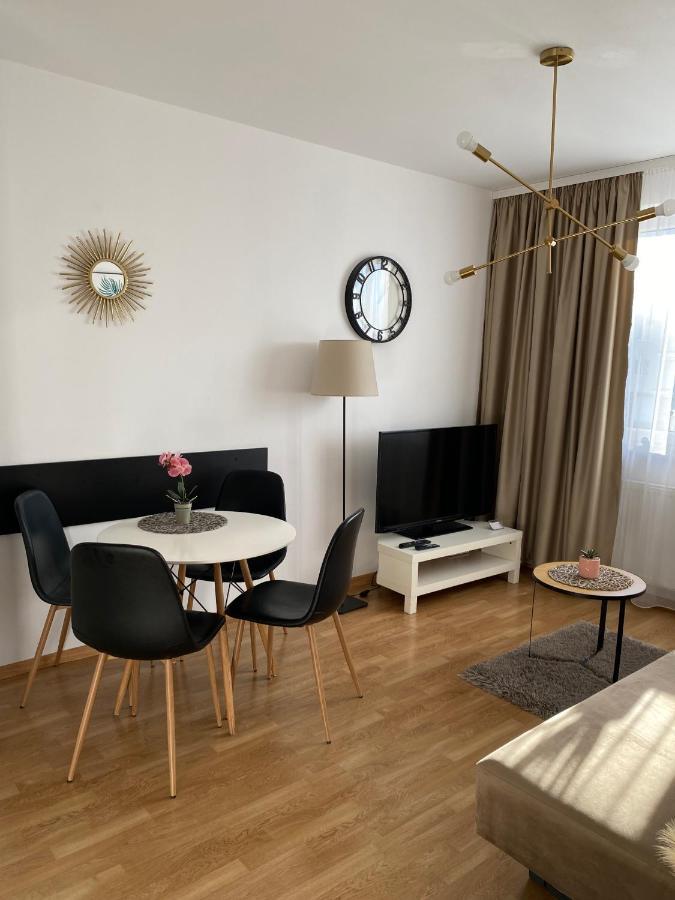 גורז'וב ווילקופולסקי Apartament Trzech Stolic מראה חיצוני תמונה